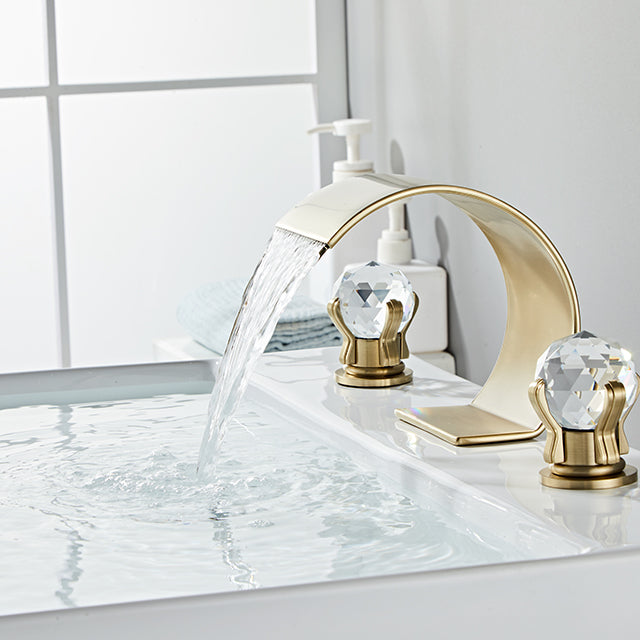 Lumière faucet side view